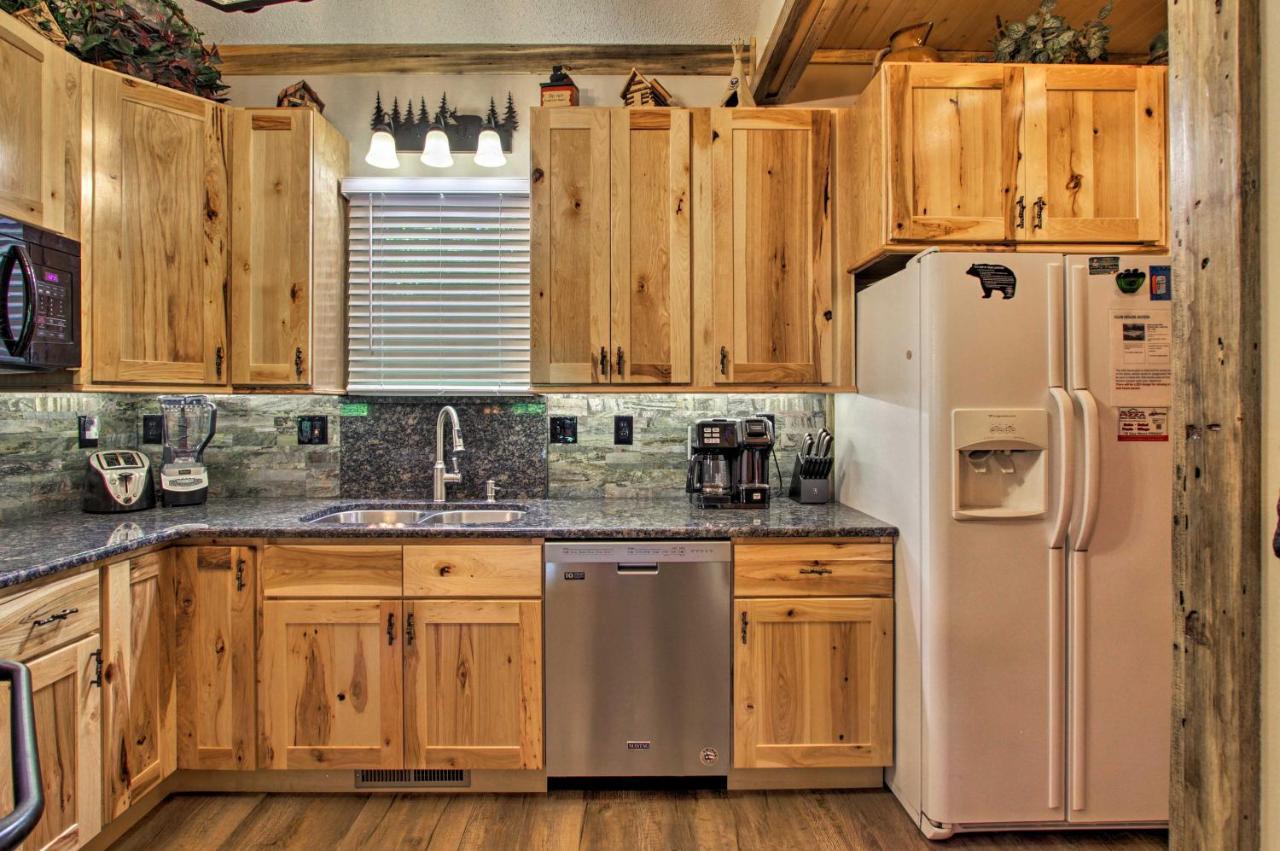 Eclectic Cabin With Hot Tub 1 Mi To Ober Gatlinburg Exteriör bild
