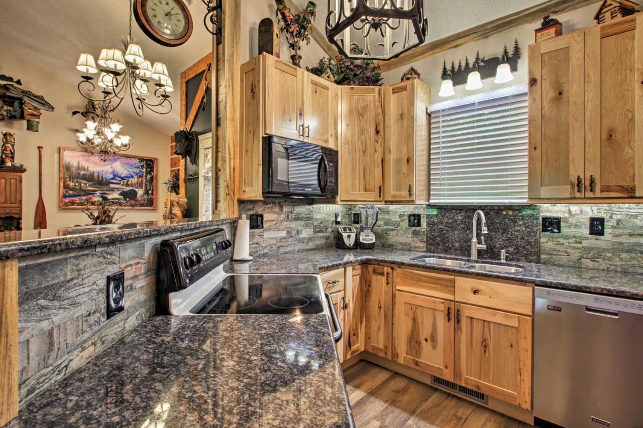 Eclectic Cabin With Hot Tub 1 Mi To Ober Gatlinburg Exteriör bild